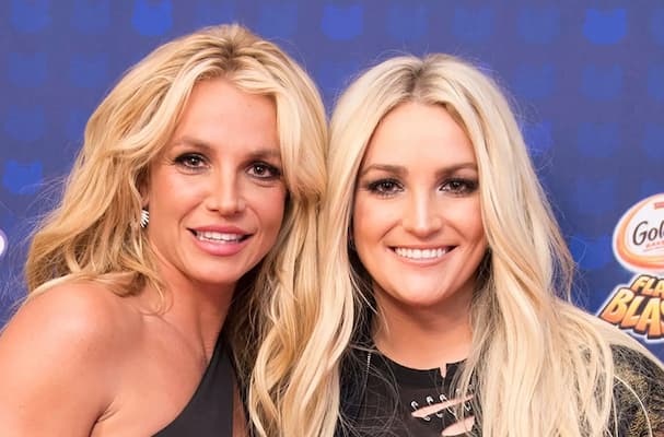The Crossroads Actress and her Sister Britney Spears Photo