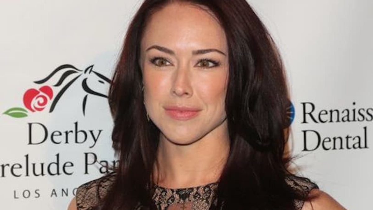 Actress Lindsey McKeon Photo