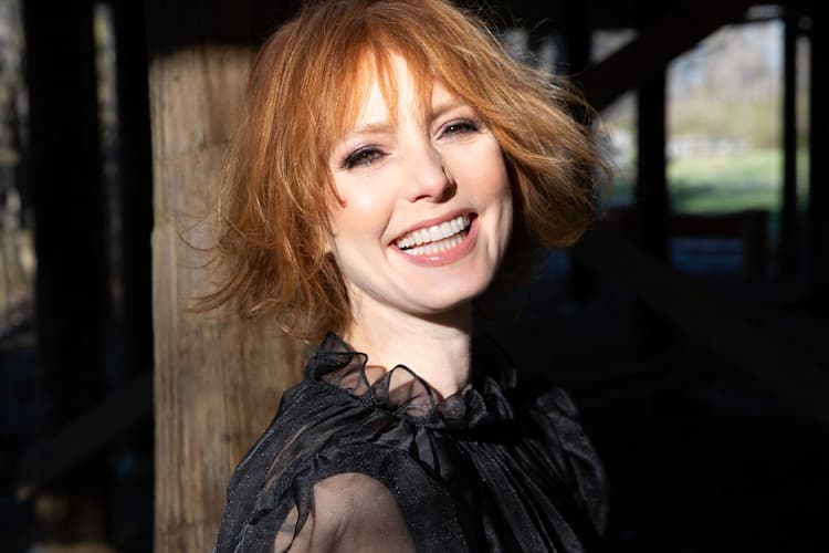 Singer Alicia Witt Photo 